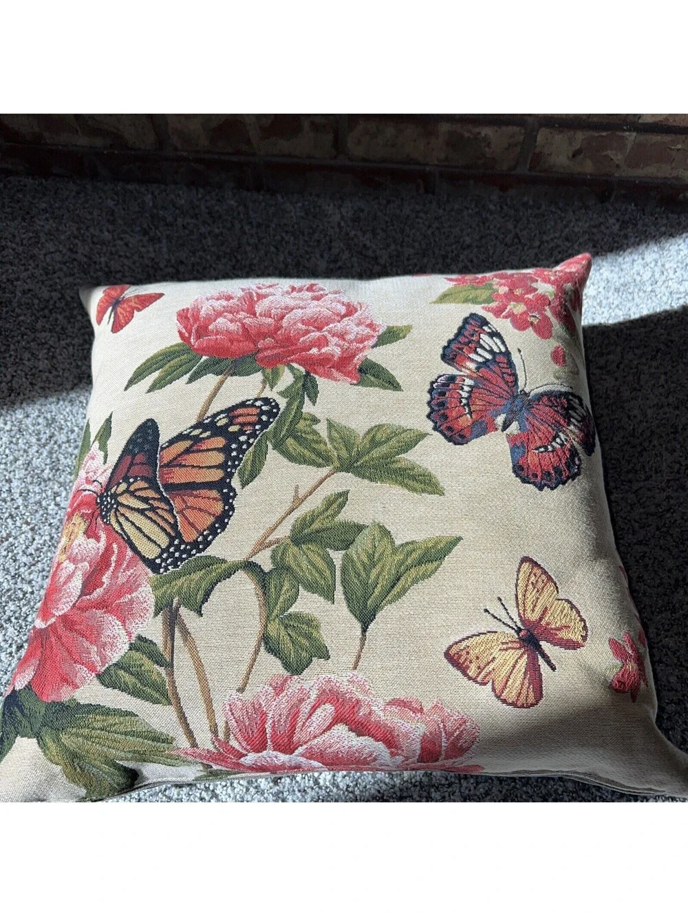 18 X 18. Fabric Tapestry Throw Pillow. Excellent Condition.